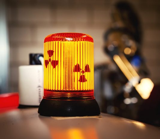 11-kor országos szirénapróba – egy riasztórendszert próbálnak, amit veszélyes vegyi ipari üzemek környékére telepítettek.