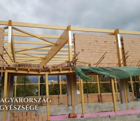 Vádat emeltek a tihanyi sportcsarnok építkezésén dolgozó munkás halála ügyében