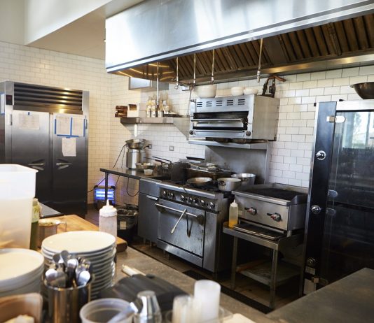 Új gazdáját keresi több kávézó és étterem Budapesten – elemzők nyártól várják a fellendülést