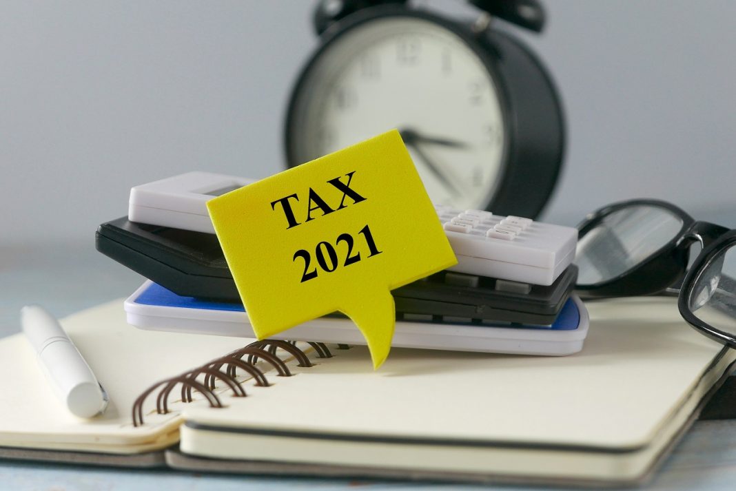 Mi mennyi 2021-ben? Bérek, járulékok, munkáltatói és munkavállalói közterhek tax