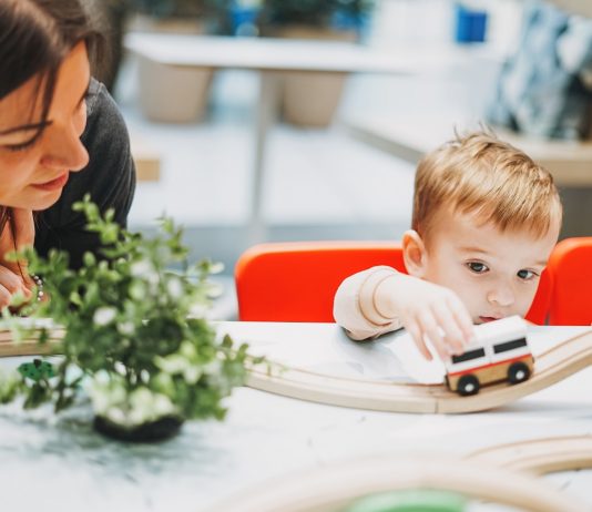 Novák: legyen több munkahelyi bölcsőde!