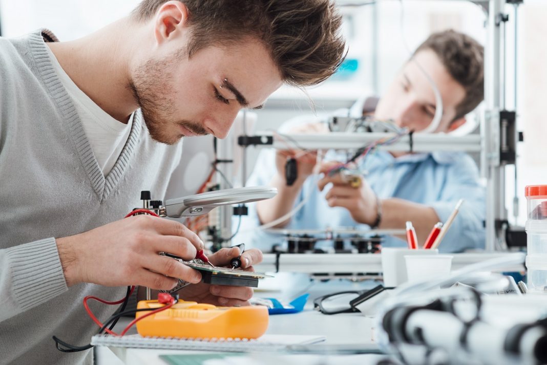 Engineering students working in the lab