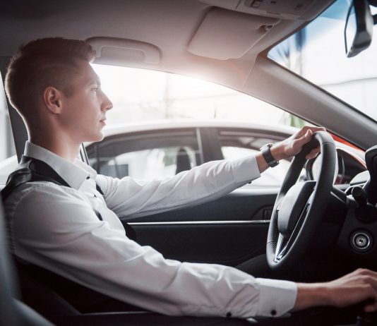 Az ingatlanpiac a vendéglátósok menekülő útvonala A young man sits in a newly purchased car at the wheel, a successful purchase.