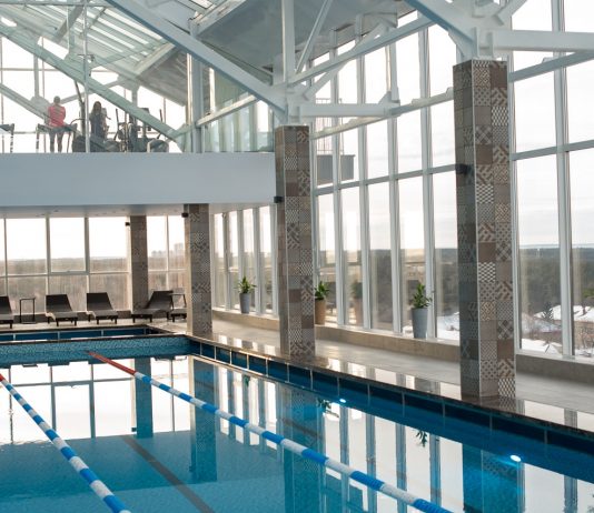 Újabb elbocsátási hullám? Megemelt bértámogatást kérnek a fürdők és a rendezvényszervezők Modern Wellness Center