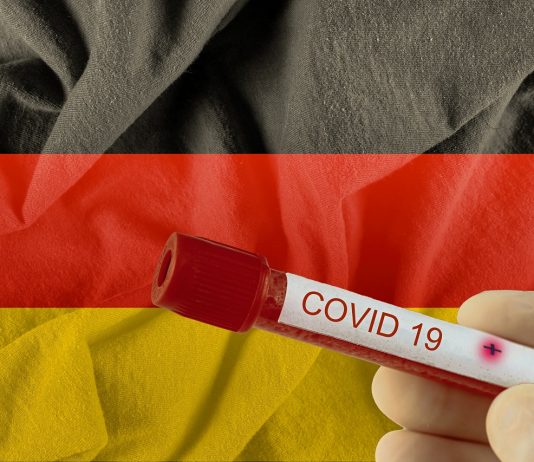 Beutazási tilalom lépett életbe az ausztriai Tirolból Németországba utazni szándékozók számára COVID-19 Coronavirus chinese infection of Germany with infection blood test in laboratory