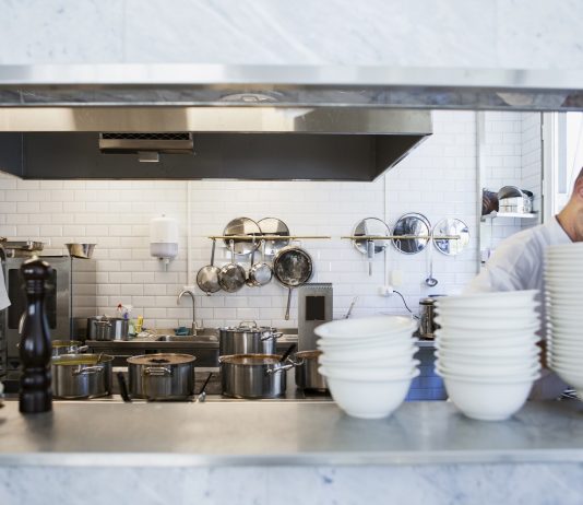 Előre megkapja a vendéglátóipar az állami bértámogatást