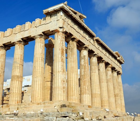 Görögország április közepétől fogadja az uniós országokból érkező turistákat Athen