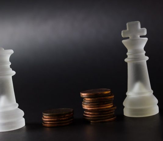 Az EU intézkedéseket javasol a nemek közötti bérszakadék megszüntetésére bérszakadék