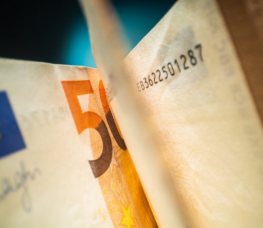 Ujhelyi: pályázik-e a kormány az uniós munkahelyvédelmi alapra? Fifty Euros Banknotes
