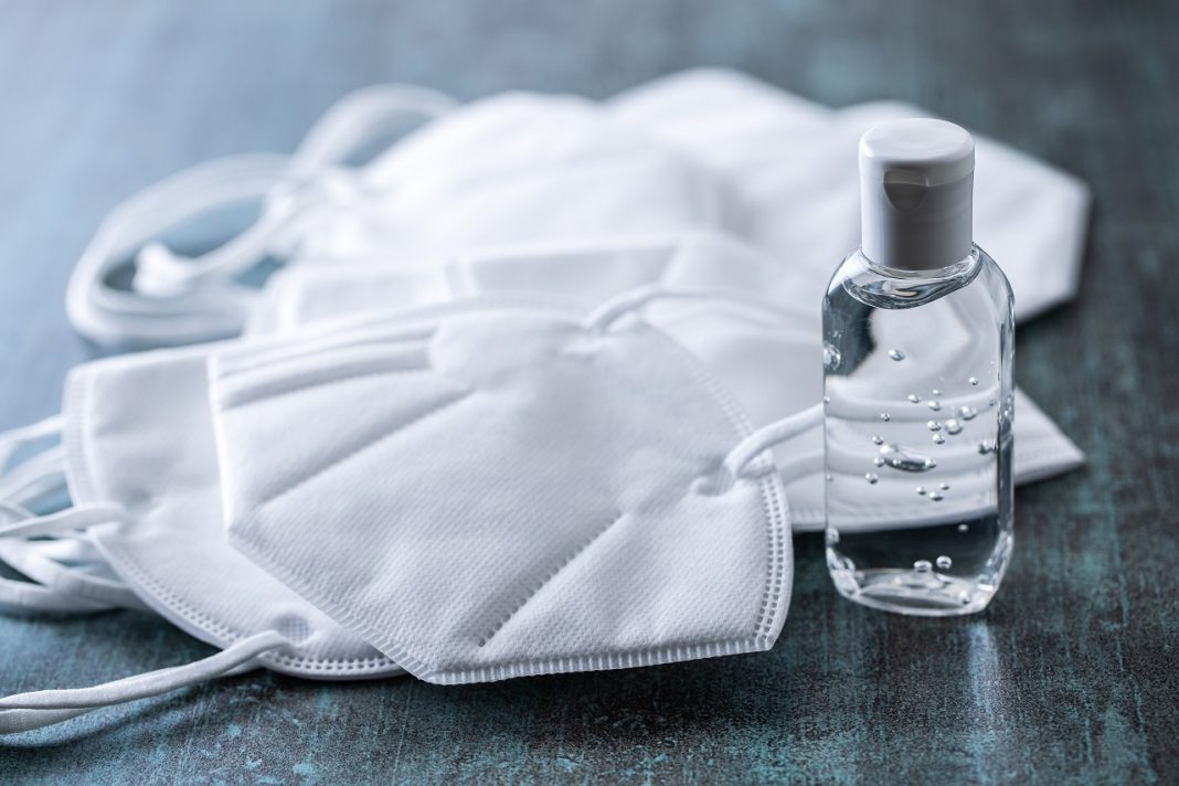 Teljes zárlat húsvétig? KN95 face mask. FFP2 mask as covid-19 protection. Coronavirus mask