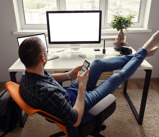 Bizalmatlanok a vezetők a távmunkában dolgozó alkalmazottaikkal