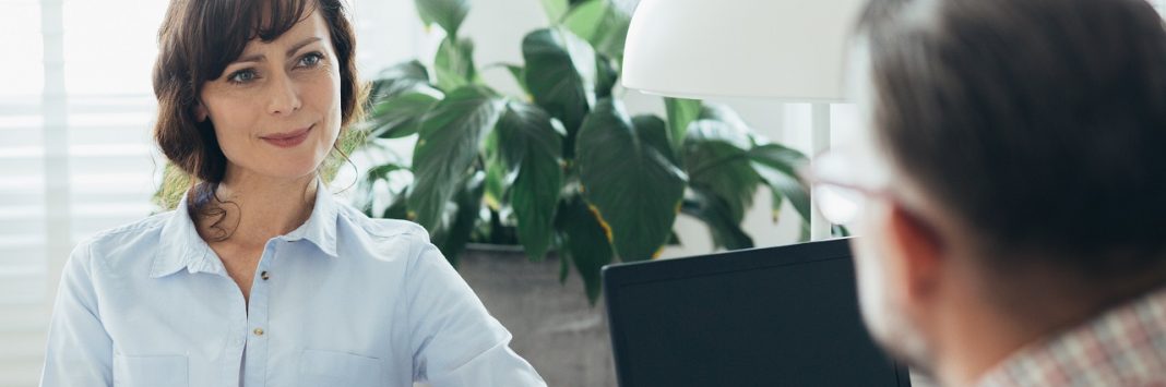 A digitalizáció hatására egyre több IT és HR szakemberre lesz szükség HR manager trying to increase employee motivation