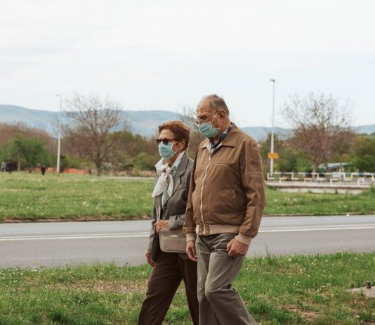 Az időseknél nagyobb az újrafertőződés kockázata idősek