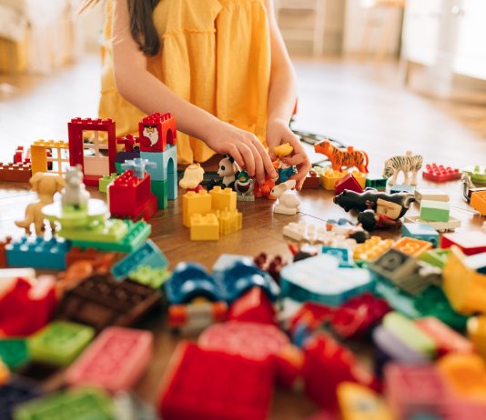 Meg vannak számlálva a műanyagzacskós Lego napjai, és jönnek a cukornádból készült építőkockák is? lego