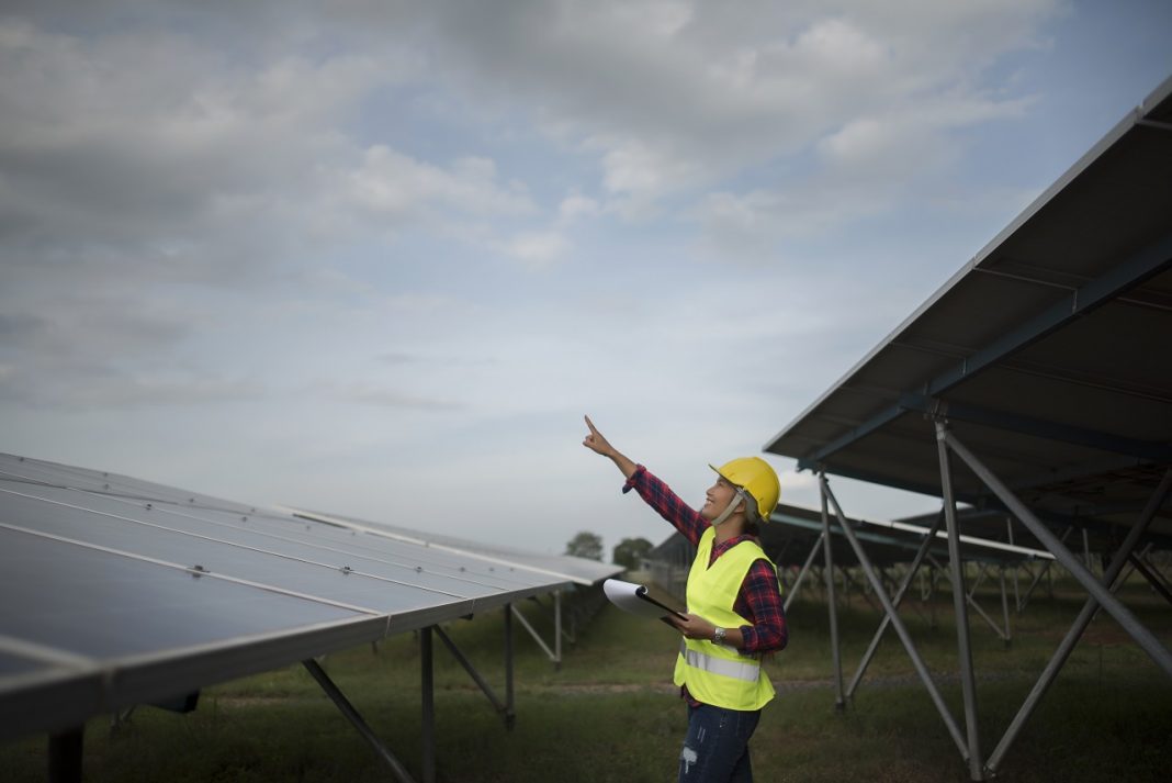 Mérnöknők történeteit várja a BME Engineer electric woman checking and maintenance of solar cells.