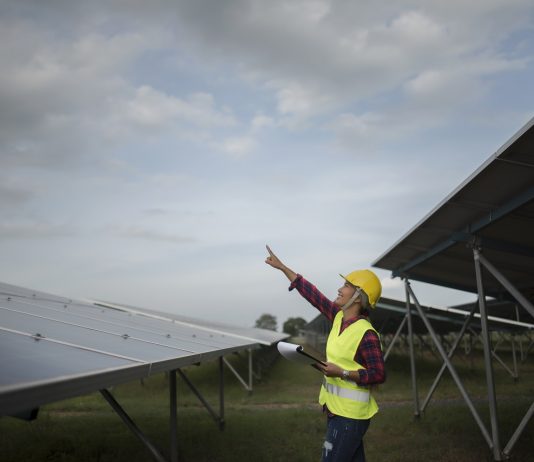 Mérnöknők történeteit várja a BME Engineer electric woman checking and maintenance of solar cells.