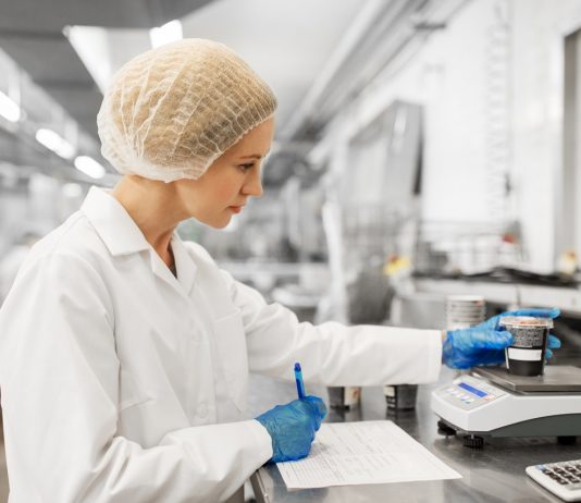 Kincs-kutatás: Magyarország dobogós helyen áll a nők lehetőségeit vizsgáló európai rangsorban woman working at ice cream factory