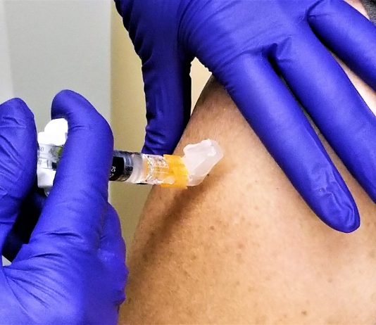 A héten kezdődik a tanárok oltása – ma még lehet regisztrálni oltás