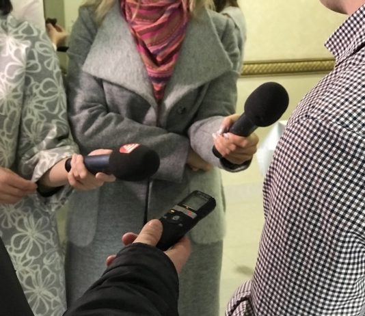 Újságírók nyílt levelet írtak a szabad tájékoztatásért – a kormány meg is válaszolta sajtó