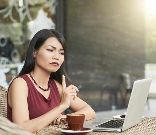 Mérgező kollégák – típusok, akiket jó, ha felismerünk Businesswoman making denying gesture