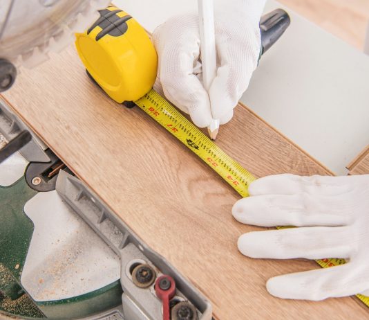 Építőipari munkákat vállalva csalt ki milliókat egy baranyai vállalkozó Floor Panels Installation