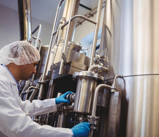 Szervezet a munkavédelemért – létrejött a Magyar Munkavédelmi Akadémia Low angle view of manufacturer working at storage tanks in brewery