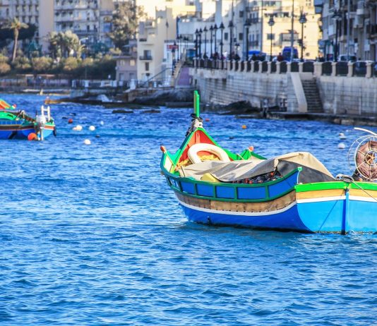 Málta pénzt fizet a hozzájuk érkező turistáknak Malta