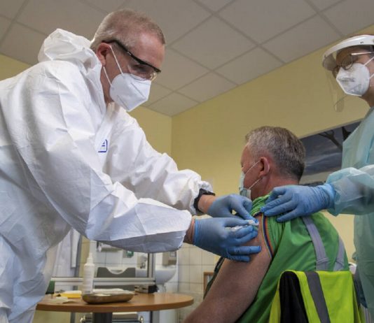 Saját dolgozóit oltja a Volkswagen Virus Outbreak Germany