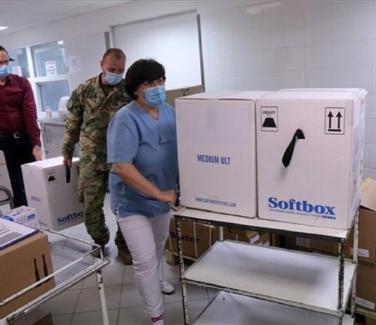 SMS-ben hívják a hétvégén a pedagógusokat oltásra oltóanyag