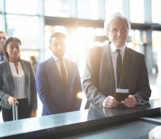 EP: az uniós koronavírus-igazolványnak biztosítania kell a szabad mozgást Európában Checking documents