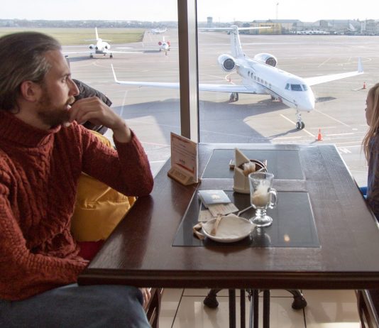 Kényszerszabadságra küldi több mint 700 alkalmazottját a bukaresti repülőtereket üzemeltető állami vállalat repülőtér