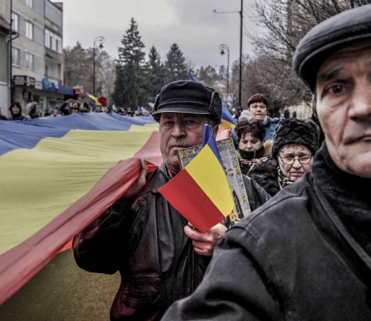 Rendelettel védi a külföldön munkát vállalókat a román kormány román vendégmunkás