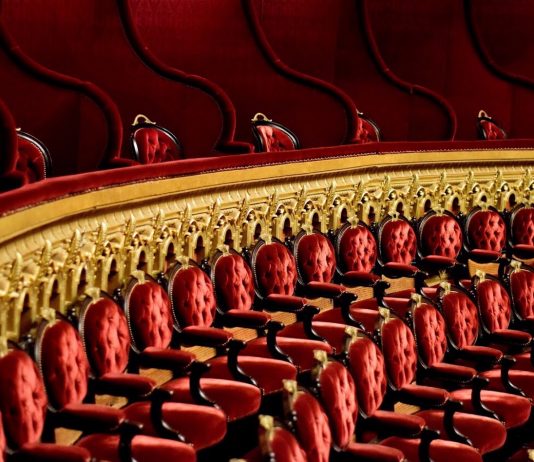 Színházak mondanak köszönetet az egészségügyi dolgozóknak színház