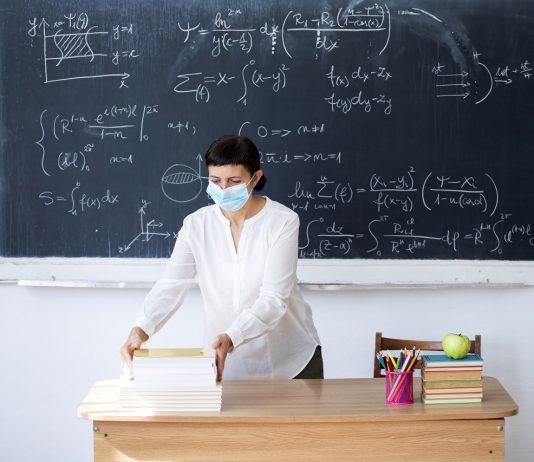 Nyárra eljuthatunk a teljes nyitásig, ehhez azonban fegyelemre van szükség, mondta Oroszi Beatrix Coronavirus pandemic - Back to school concept.