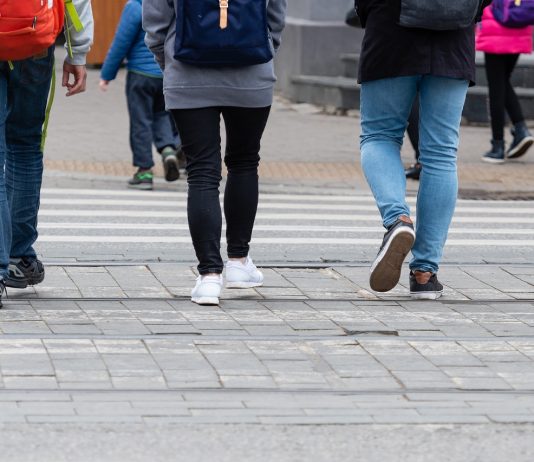 A korlátozások ellenére jól alakult 2021 első negyedéve a hazai álláspiacon Feet of pedestrians walking on the crosswalk - image