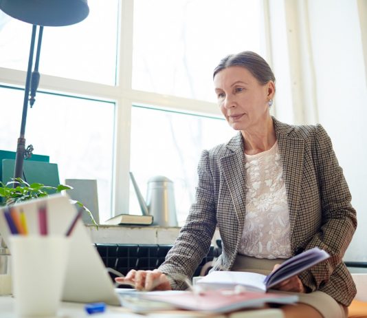 Fejlesztenek az adóhatóságok – egyre több lesz a digitális adóellenőrzés Working online