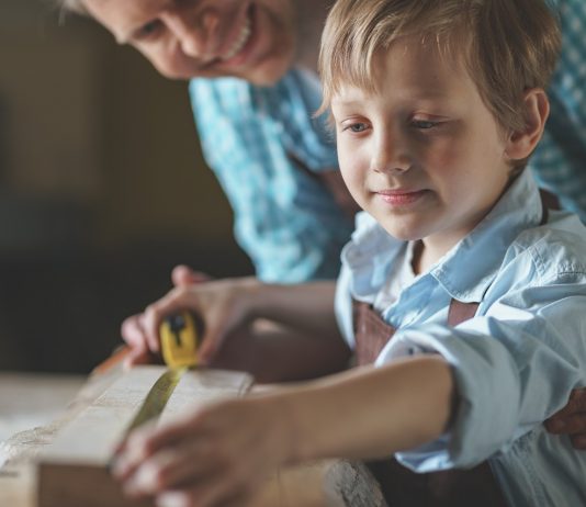 Apáink öröksége – mered másként csinálni? Dad and son in the workshop