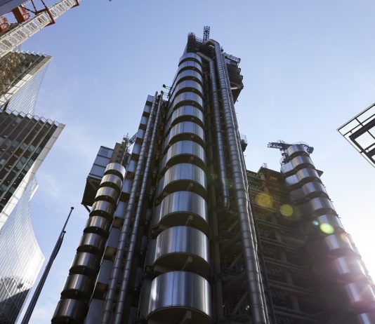 Hat évtizedes csúcson a brit államadósság