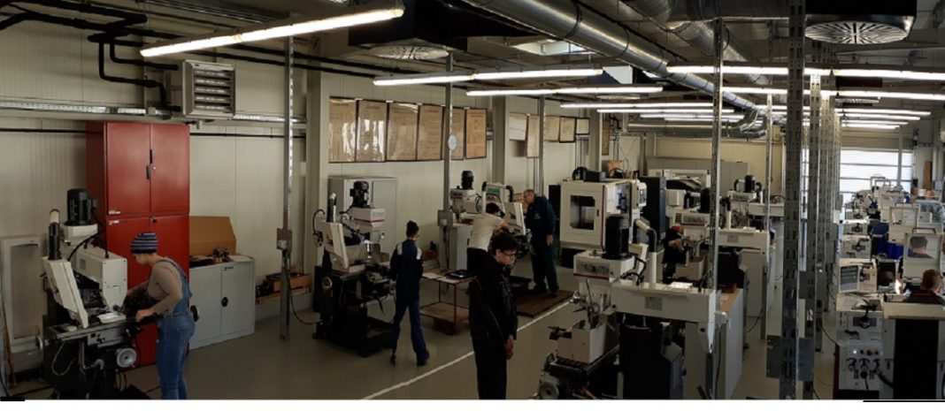 Szakmunkástanulók tanulhatnak a pécsi egyetem tanműhelyében