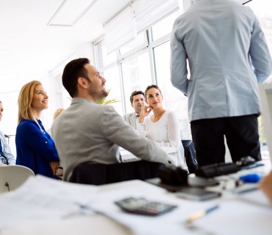 Ha nem tanulsz, lemaradsz Coworkers learning at seminar