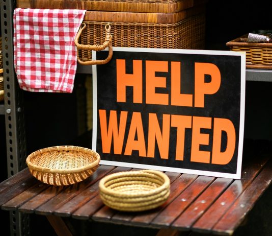 Munka van, de nincs jelentkező – egymás után szűnnek meg a rendkívüli munkanélküli támogatások Amerikában