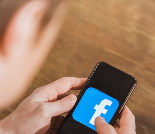 Továbbra is Zuckerberg az élen