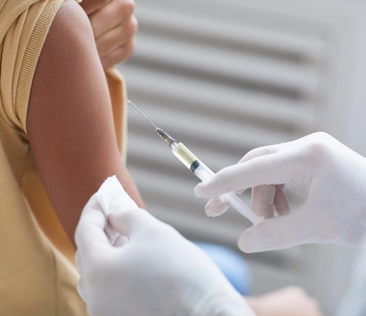 Elkezdődött a 12-15 évesek oltásának regisztrációja Child Vaccination Close Up