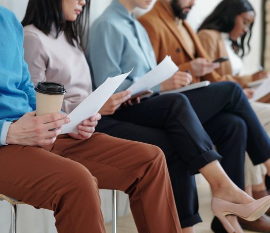 A harmadik negyedévben felpörög a létszámbővítés a hazai cégeknél Candidates preparing for job interview