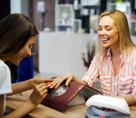 Egyszeri bértámogatást kapnak a legnehezebb helyzetbe került vállalkozók