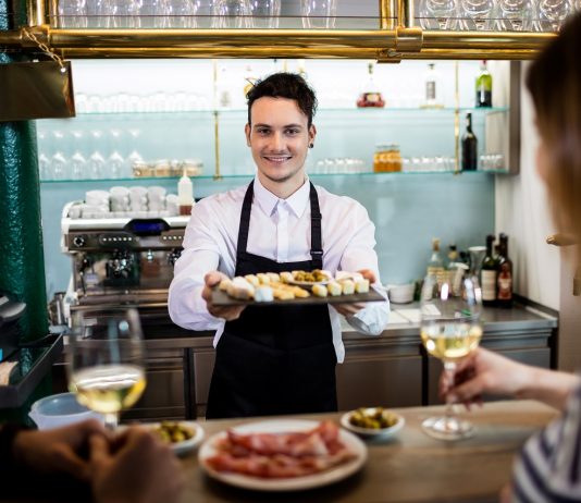 Tárt karokkal várja a vendéglátóipar a munkát kereső diákokat
