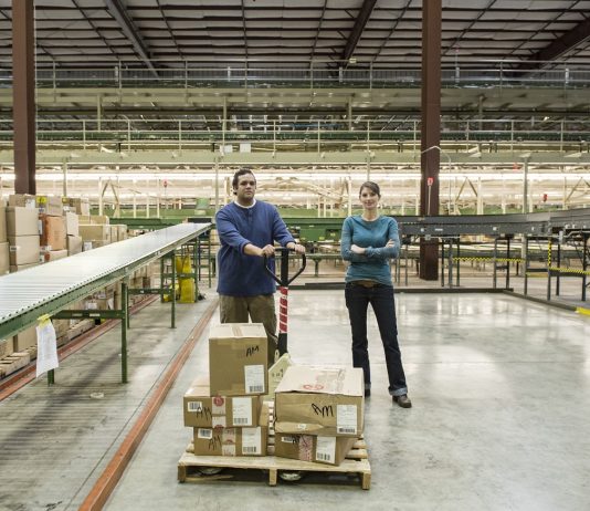 Azonos értékű munka – azonos bér. Sokba kerülhet ez a Tesconak