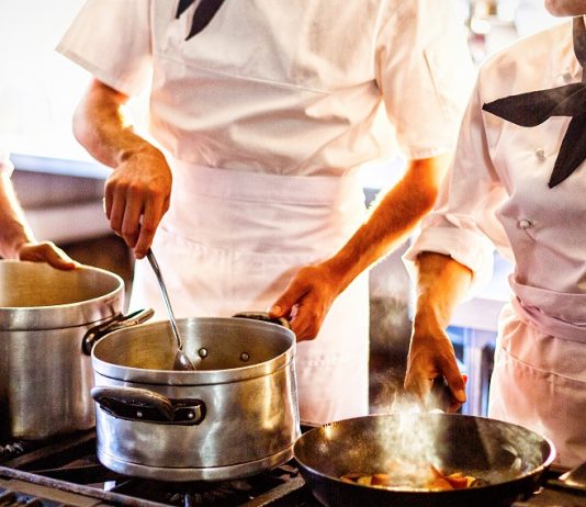 Hatalmas az igény a munkaerőre a vendéglátásban és a turizmusban