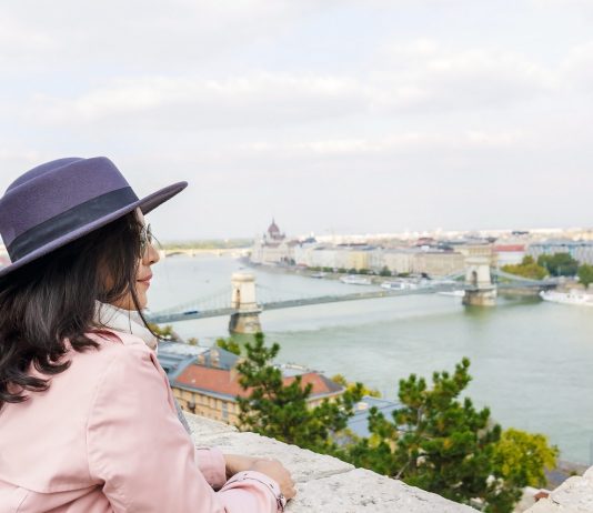 Felére esett a külföldi turisták száma