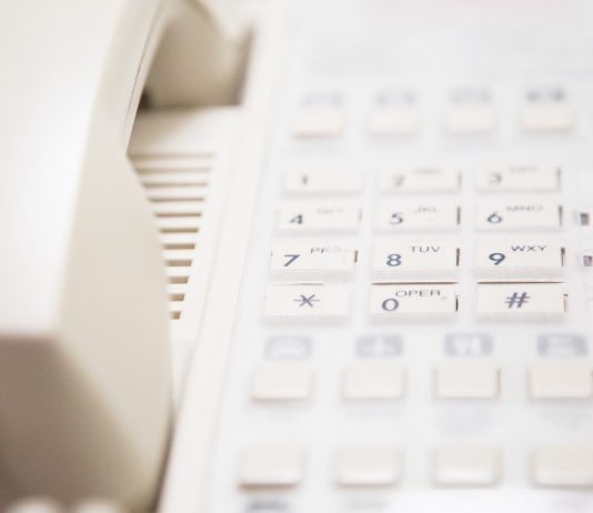 A lakosság fele még mindig használ vezetékes telefont